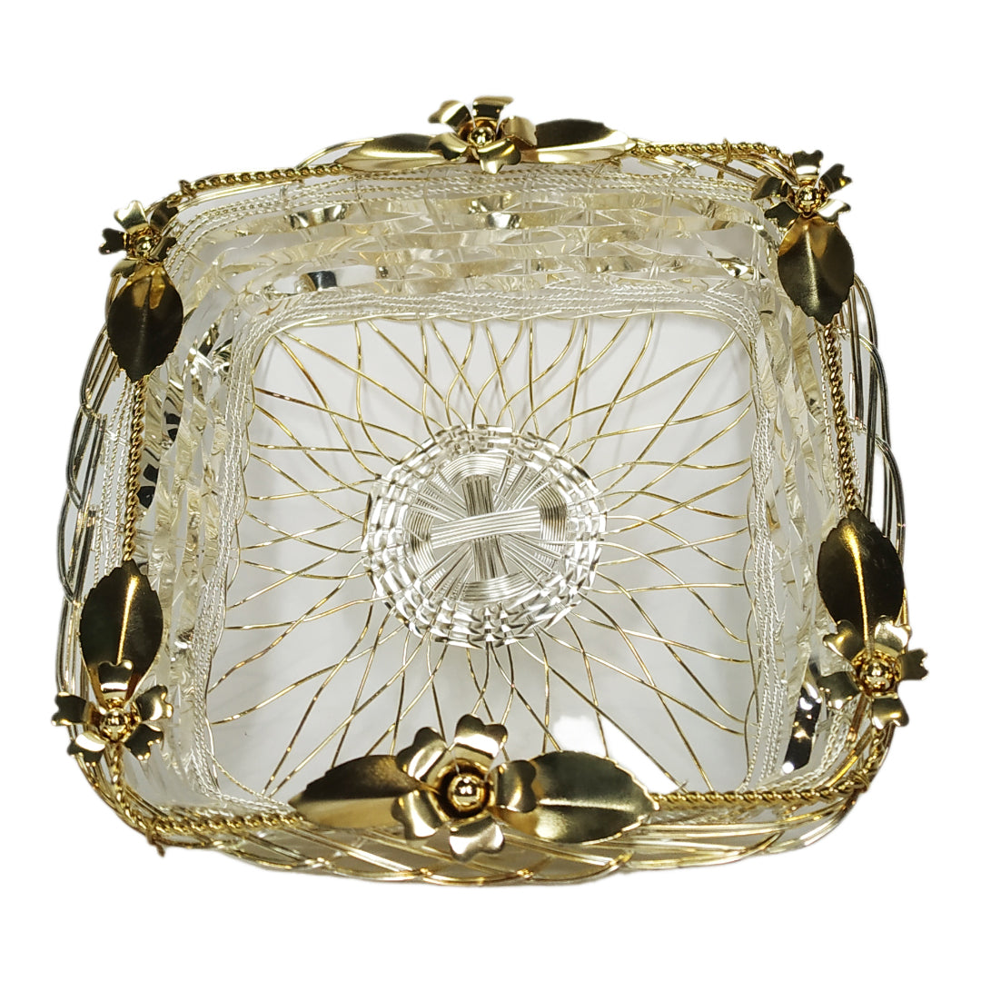 cesta-tejida-a-mano-cuadrada-plateada-y-dorada