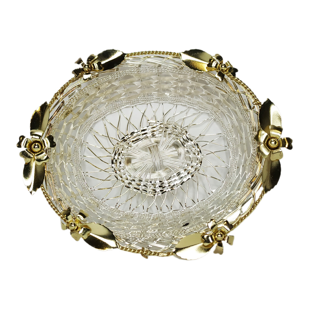 cesta-tejida-a-mano-ovalada-plateada-y-dorada